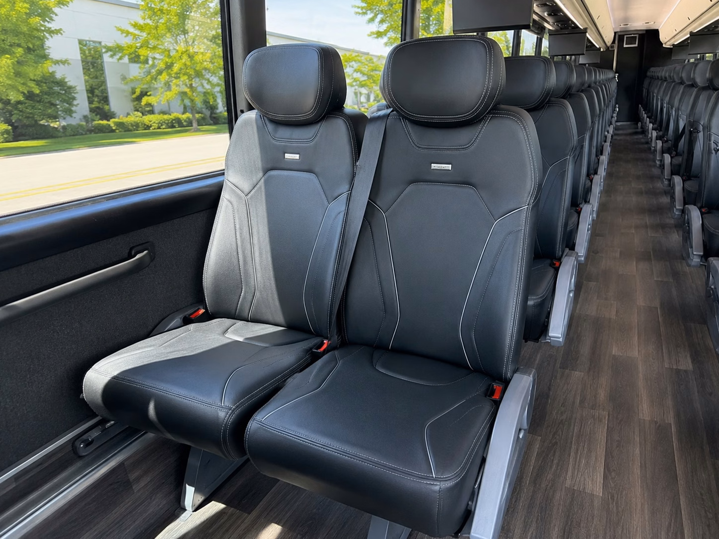 choosing the right bus size for your nashville wedding guest list