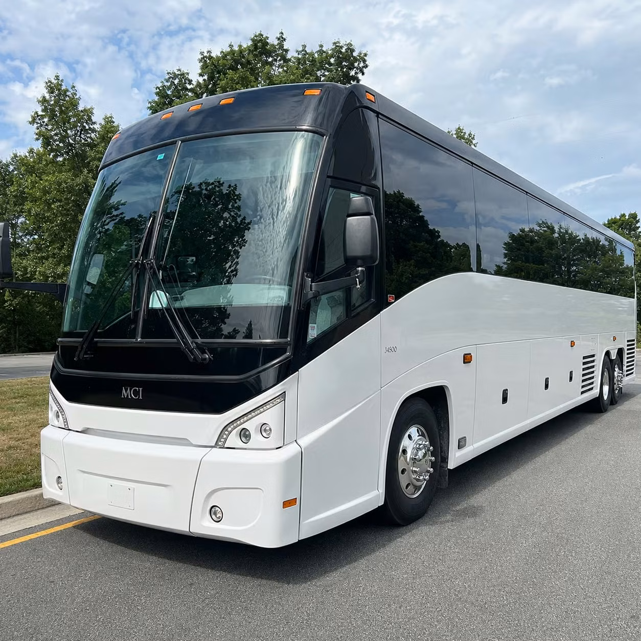 multi day bus rentals for nashville group tours and extended travel