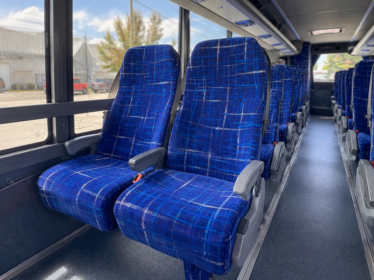 tennessee titans fan bus rentals to nissan stadium